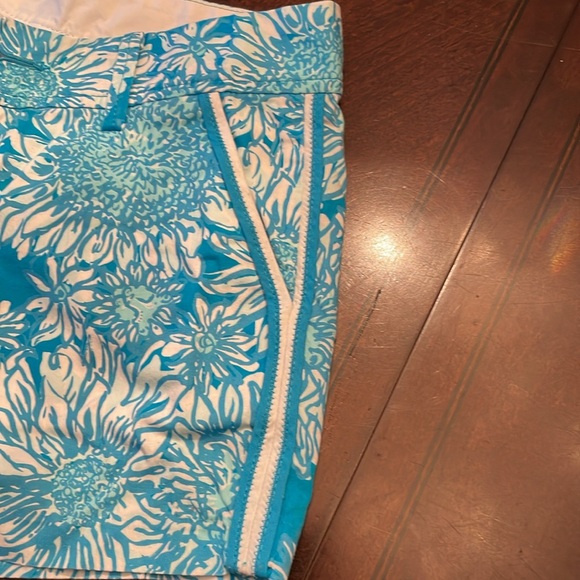 Lilly Pulitzer women’s Callahan shorts size 2 blue sunflower print 5 in inseam - Picture 4 of 6